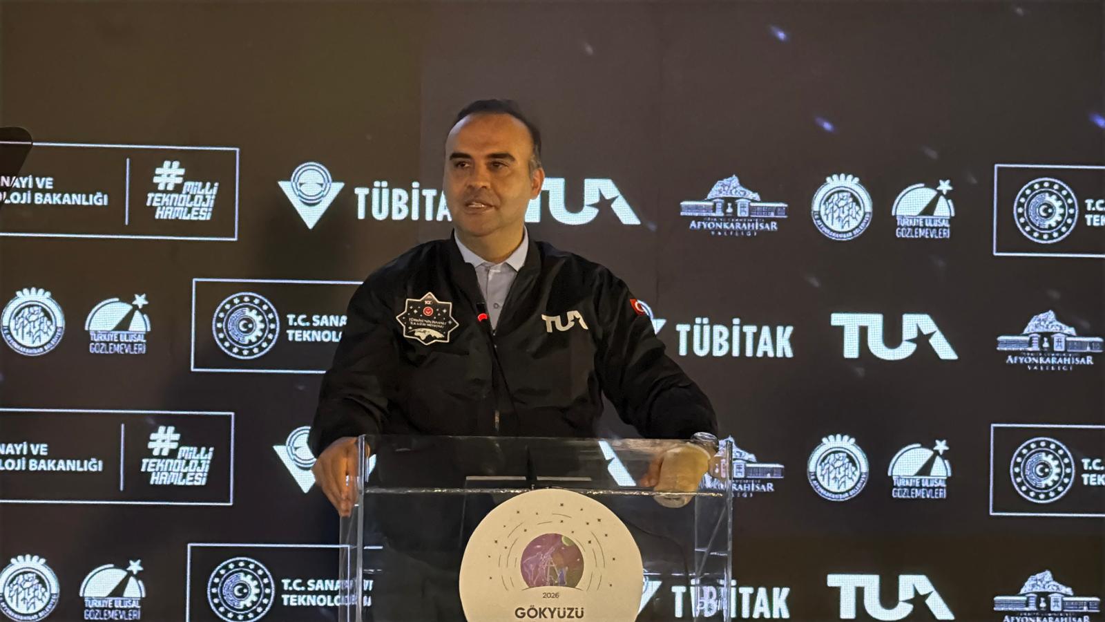 Bakan Kacır Emre Gölü’nde Gökyüzü Gözlem Etkinliği’nin açılışını yaptı 6 Bakan Kacır Emre Gölü’nde Gökyüzü Gözlem Etkinliği’nin açılışını yaptı