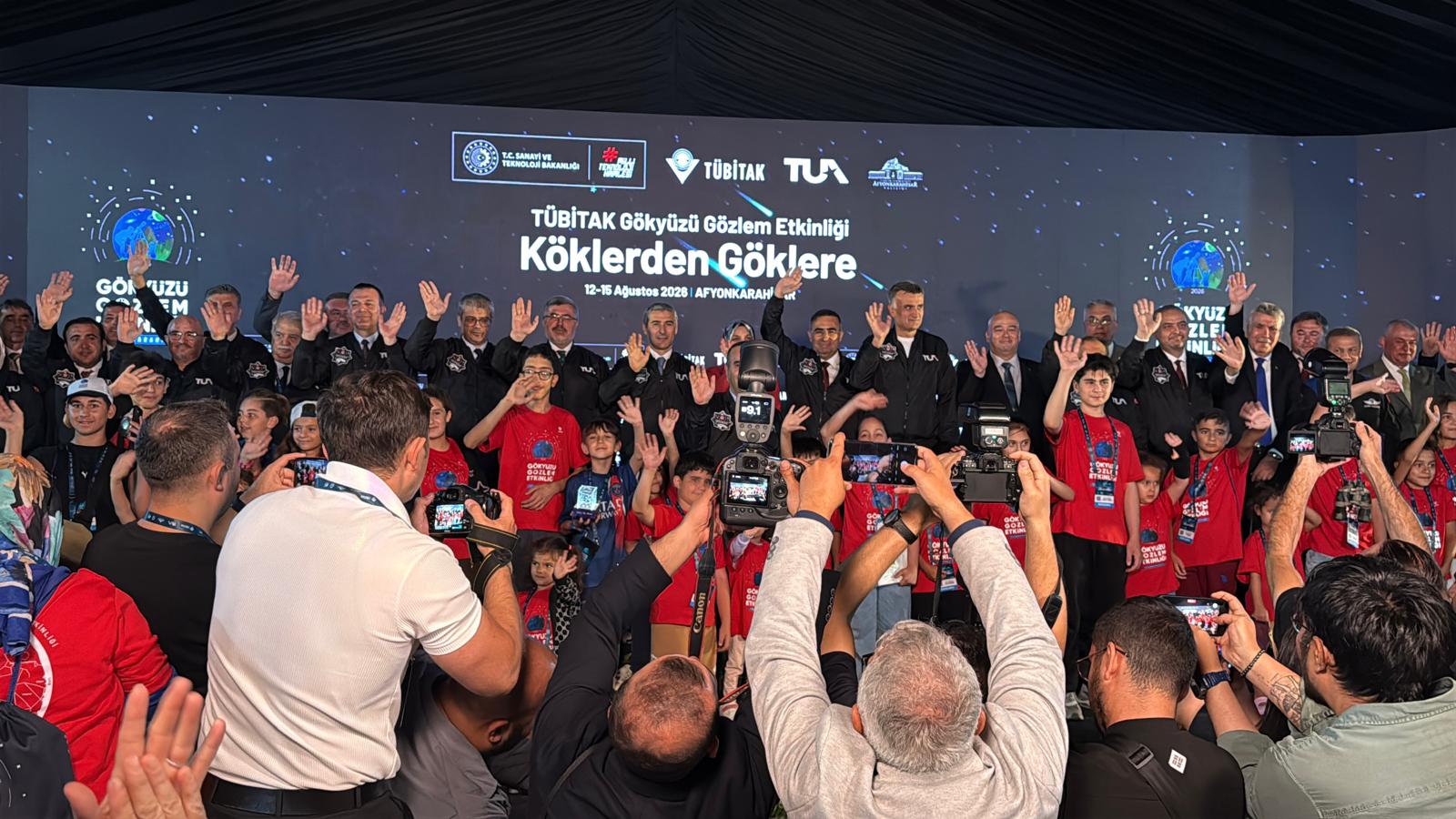 Bakan Kacır Emre Gölü’nde Gökyüzü Gözlem Etkinliği’nin açılışını yaptı 7 Bakan Kacır Emre Gölü’nde Gökyüzü Gözlem Etkinliği’nin açılışını yaptı