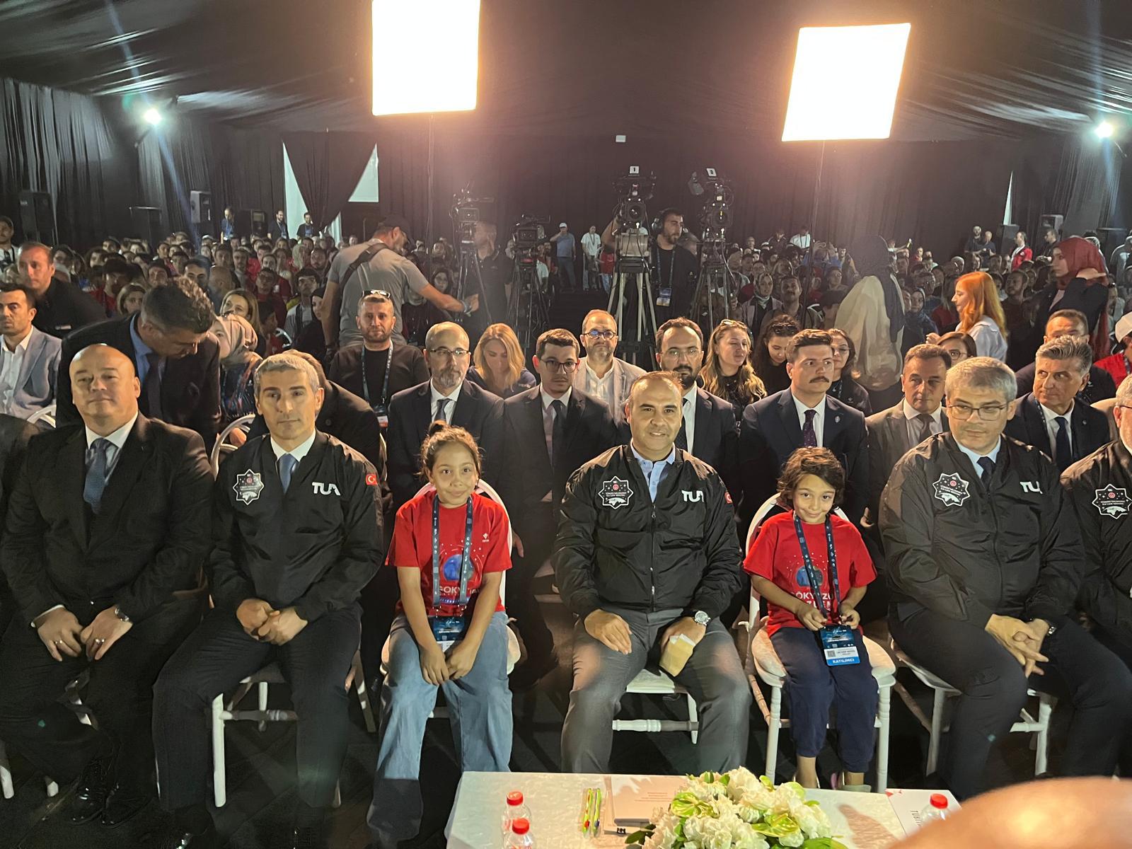 Bakan Kacır Emre Gölü’nde Gökyüzü Gözlem Etkinliği’nin açılışını yaptı 11 Bakan Kacır Emre Gölü’nde Gökyüzü Gözlem Etkinliği’nin açılışını yaptı