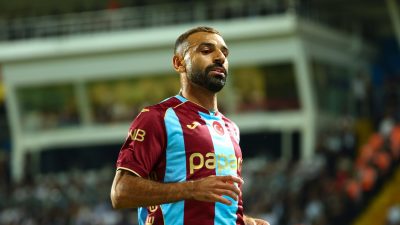 Trabzonspor'un yeni transferi Mısırlı futbolcu Muhammed Salah, bordo-mavili formayla ilk