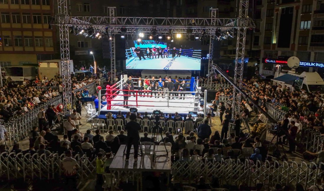 Afyonkarahisar’da düzenlenen İller Arası Muay Thai Şampiyonası’nın Gala Gecesi, Türkiye’nin