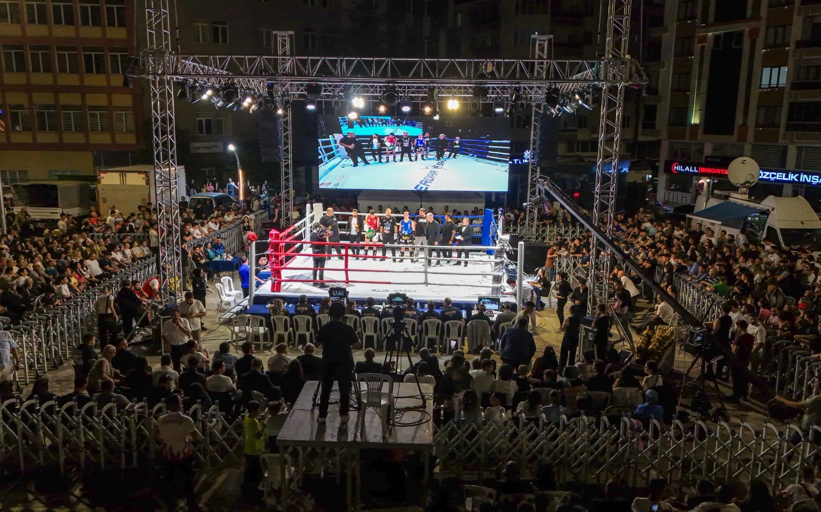 Afyonkarahisar’da düzenlenen İller Arası Muay Thai Şampiyonası’nın Gala Gecesi, Türkiye’nin
