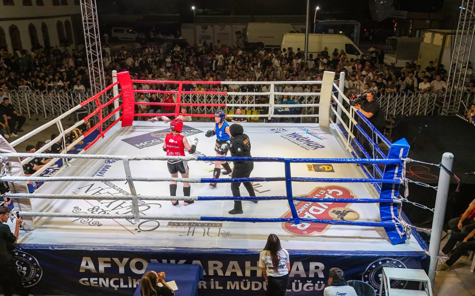 Ringde büyük mücadele, ekranda Kanal 3 heyecanı