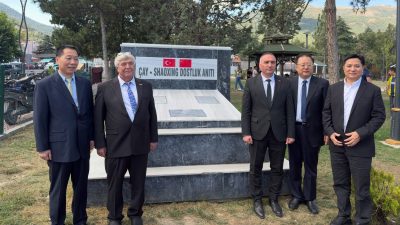 Çin’in kardeş şehirlerinden Shaoxing kentinden gelen heyet, Çay Belediyesi’ni ziyaret