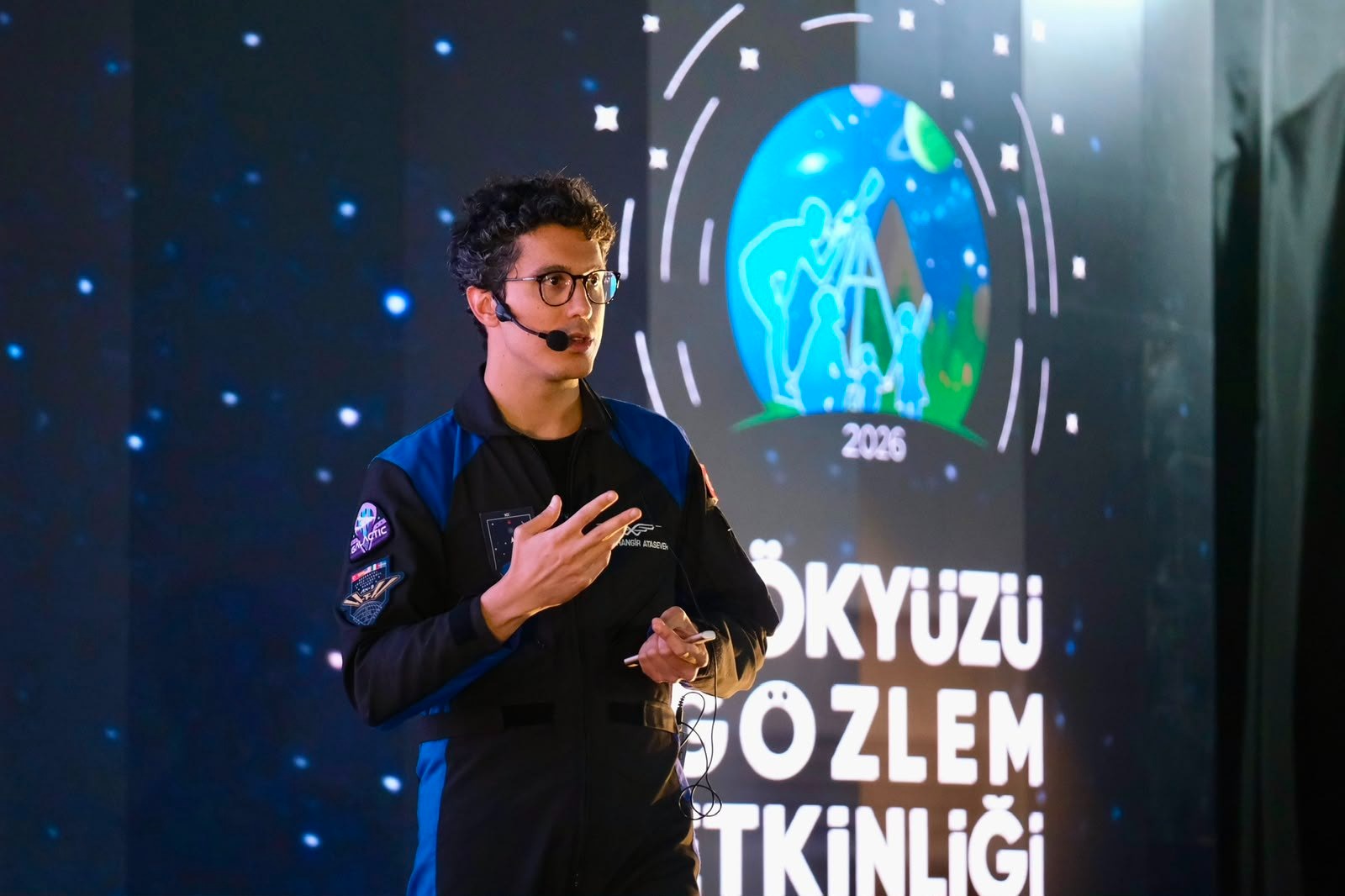 Binlerce kişi gökyüzüne baktı 10 Binlerce kişi gökyüzüne baktı