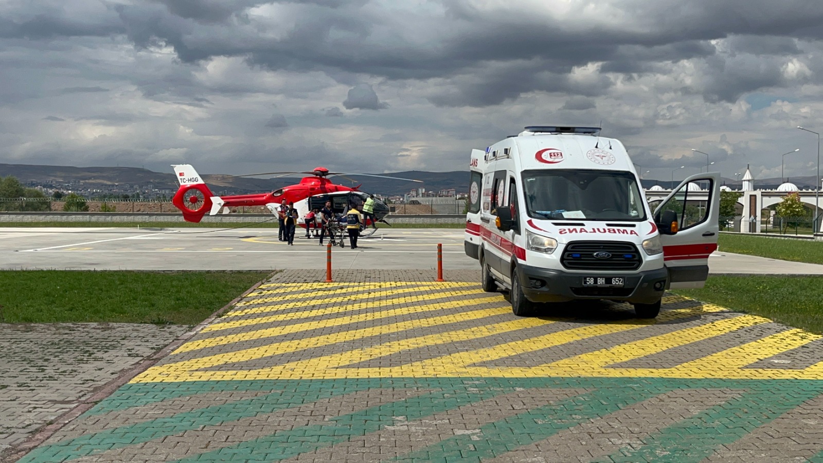 Minibüs şarampole uçtu: 4 kişi öldü, 4'ü ağır 10 kişiyi yaralandı
