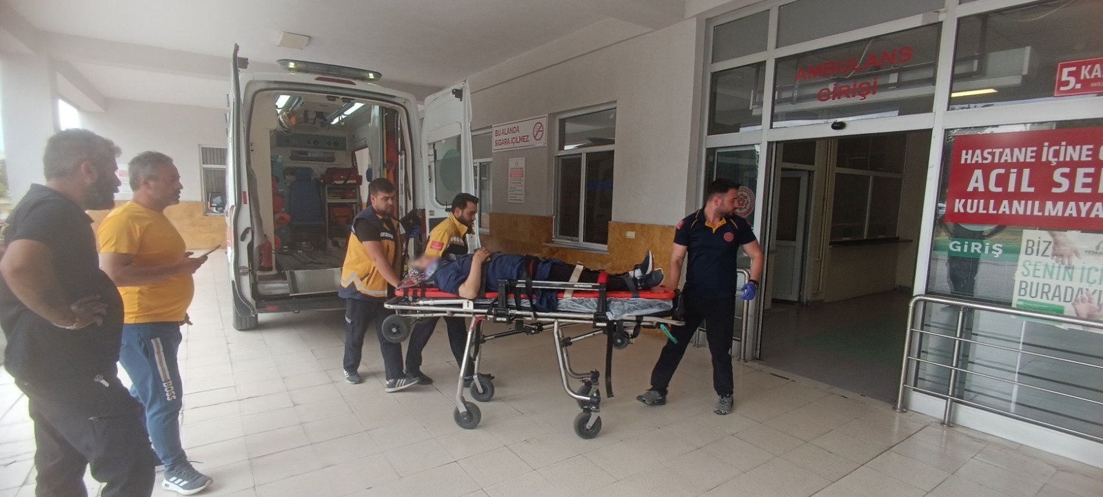 Minibüs şarampole uçtu: 4 kişi öldü, 4'ü ağır 10 kişiyi yaralandı