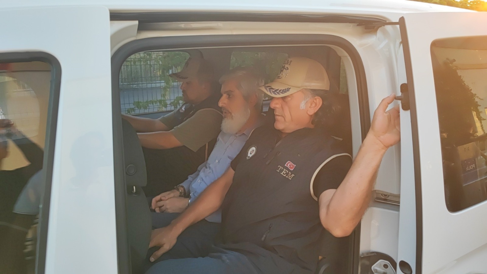 Alparslan Kuytul, eşi ve çok sayıda kişi gözaltında