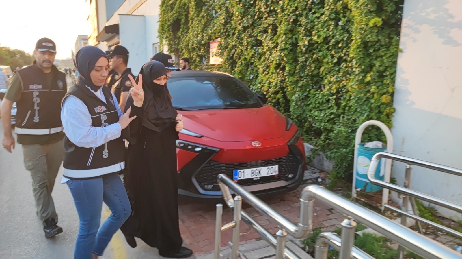 Alparslan Kuytul, eşi ve çok sayıda kişi gözaltında