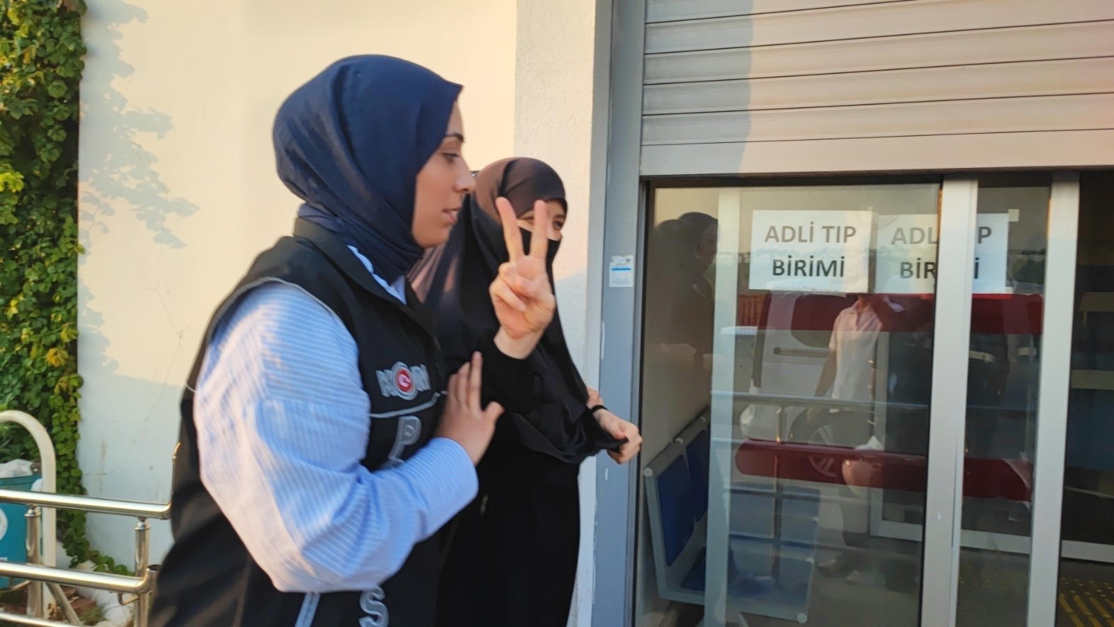Alparslan Kuytul, eşi ve çok sayıda kişi gözaltında 7 Alparslan Kuytul, eşi ve çok sayıda kişi gözaltında