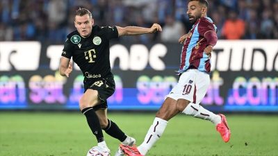 Trabzonspor, UEFA Avrupa Ligi play-off turu ilk maçında Ferencvaros'a 1-0