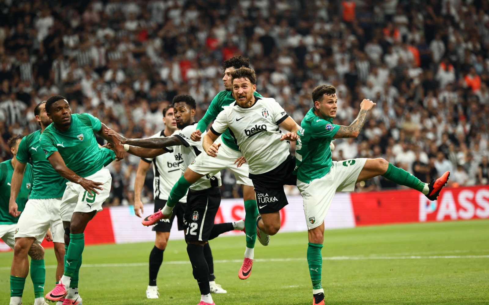 Beşiktaş, Avrupa'da tur kapısını araladı 2 Beşiktaş, Avrupa'da tur kapısını araladı