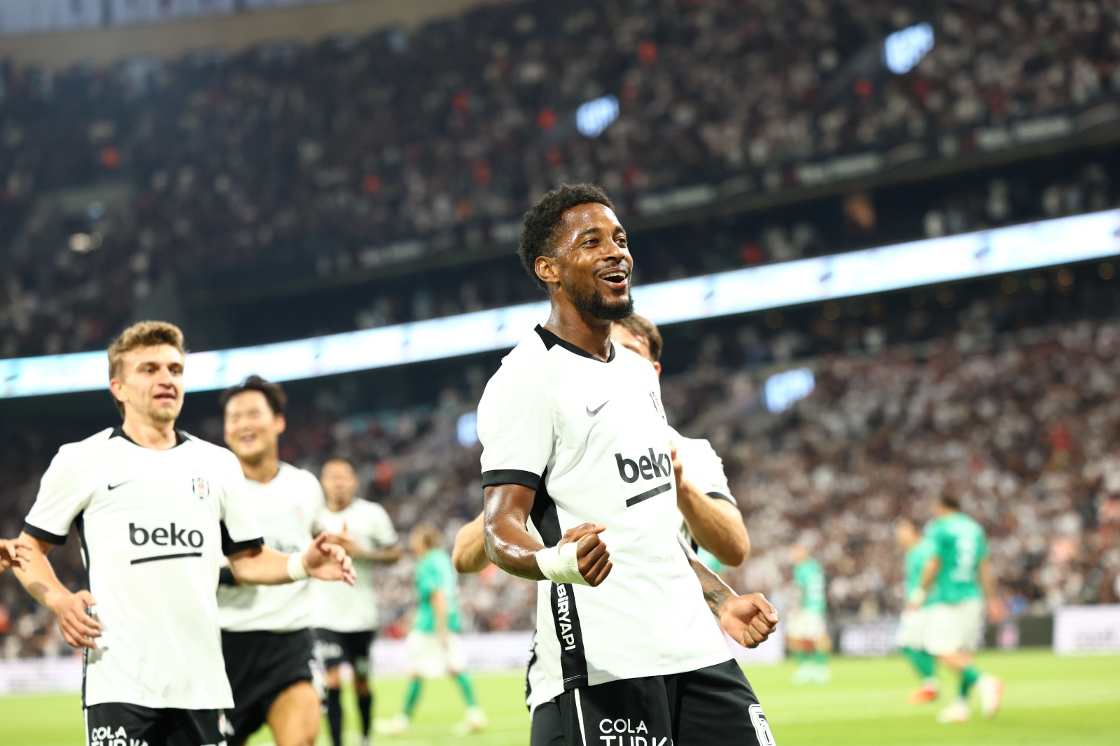 Beşiktaş, Avrupa'da tur kapısını araladı 5 Beşiktaş, Avrupa'da tur kapısını araladı