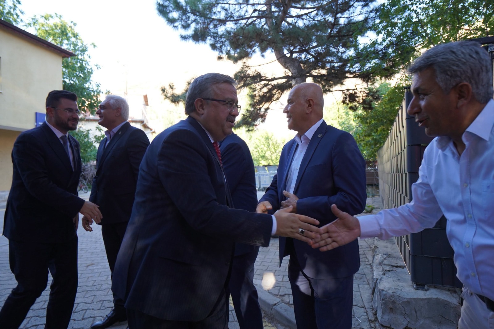 “Çalışmalarımızı kararlılıkla sürdürüyoruz” 3 “Çalışmalarımızı kararlılıkla sürdürüyoruz”