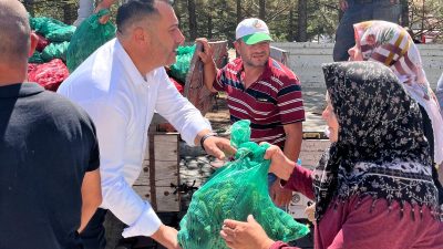 Afyonkarahisar’ın İhsaniye ilçesine bağlı Kayıhan Belediyesi, zor günlerden geçen üreticilere