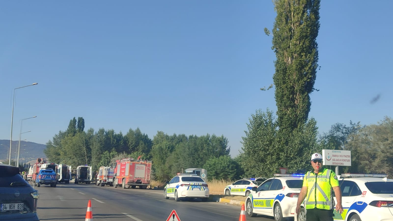 Afyonkarahisar-Antalya kara yolunda kaza: Kara yolu ulaşıma kapatıldı! 2 Afyonkarahisar-Antalya kara yolunda kaza: Kara yolu ulaşıma kapatıldı!