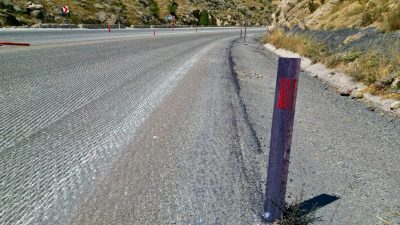 Afyonkarahisar’da tırın dorsesinde taşıdığı ve arkasından gelen araçları mor renge