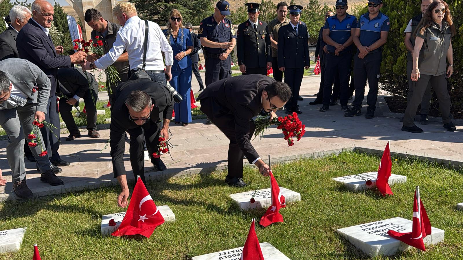 SİNANPAŞA’DA ANMA TÖRENİ