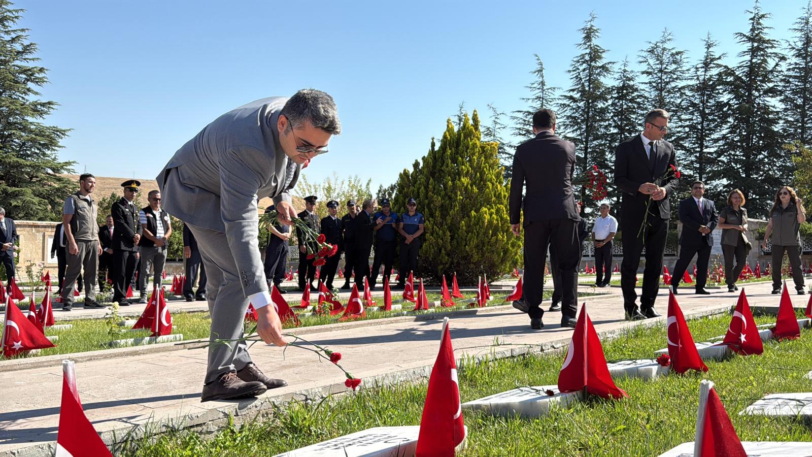 SİNANPAŞA’DA ANMA TÖRENİ 14 SİNANPAŞA’DA ANMA TÖRENİ