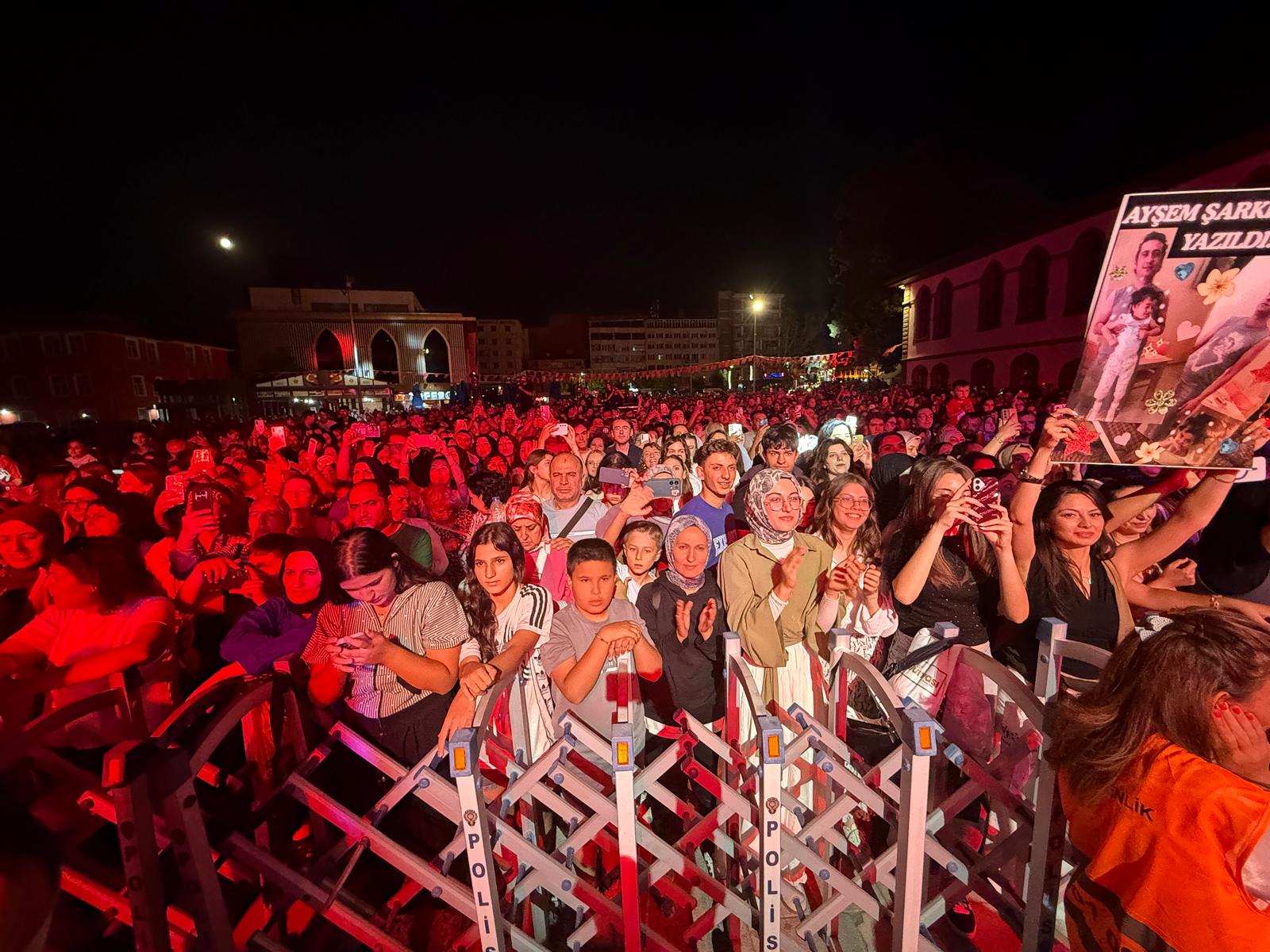 Kıraç’tan unutulmaz konser 7 Kıraç’tan unutulmaz konser