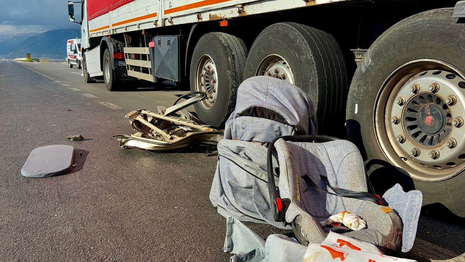 Bolvadin-Çay yolunda feci kaza: 1 ölü 2 Bolvadin-Çay yolunda feci kaza: 1 ölü
