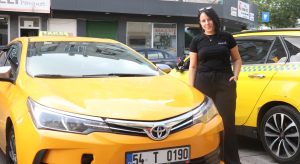 Sakarya'nın Adapazarı ilçesinde erkeklerin yoğunlukta olduğu şoförlük mesleğini tercih eden