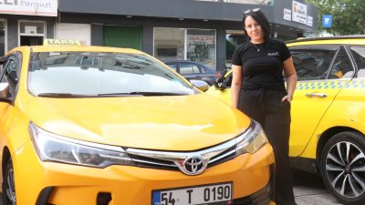 Sakarya'nın Adapazarı ilçesinde erkeklerin yoğunlukta olduğu şoförlük mesleğini tercih eden