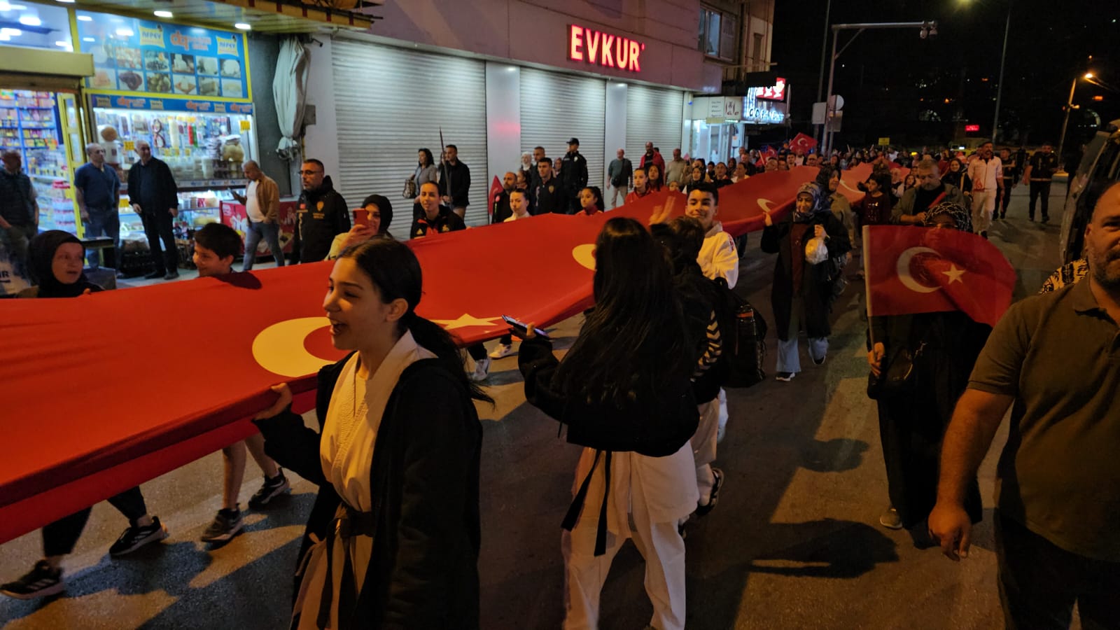 Büyük Taarruz’un 104. yılında Fener Alayı coşkusu 1 Büyük Taarruz’un 104. yılında Fener Alayı coşkusu