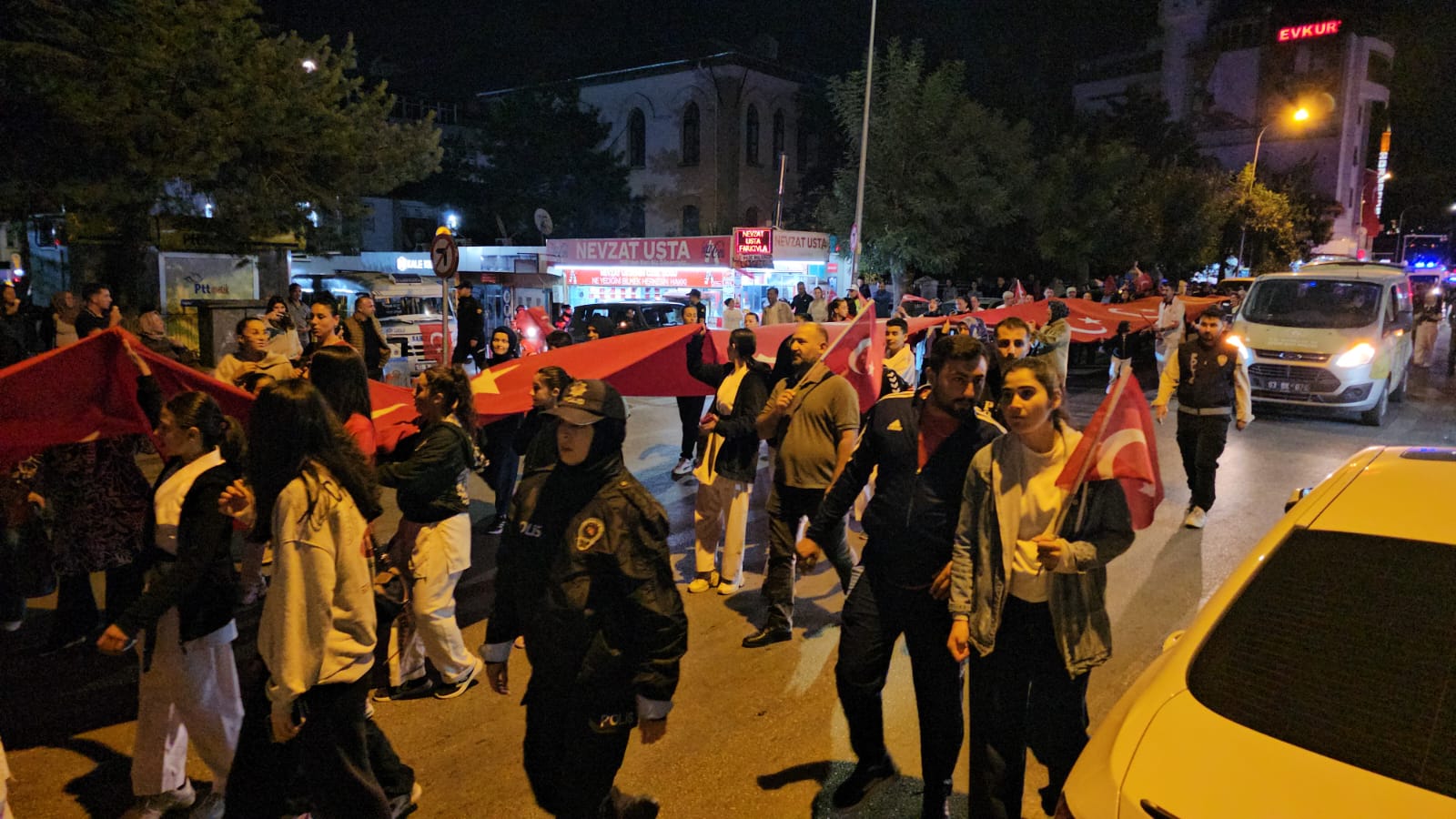 Büyük Taarruz’un 104. yılında Fener Alayı coşkusu