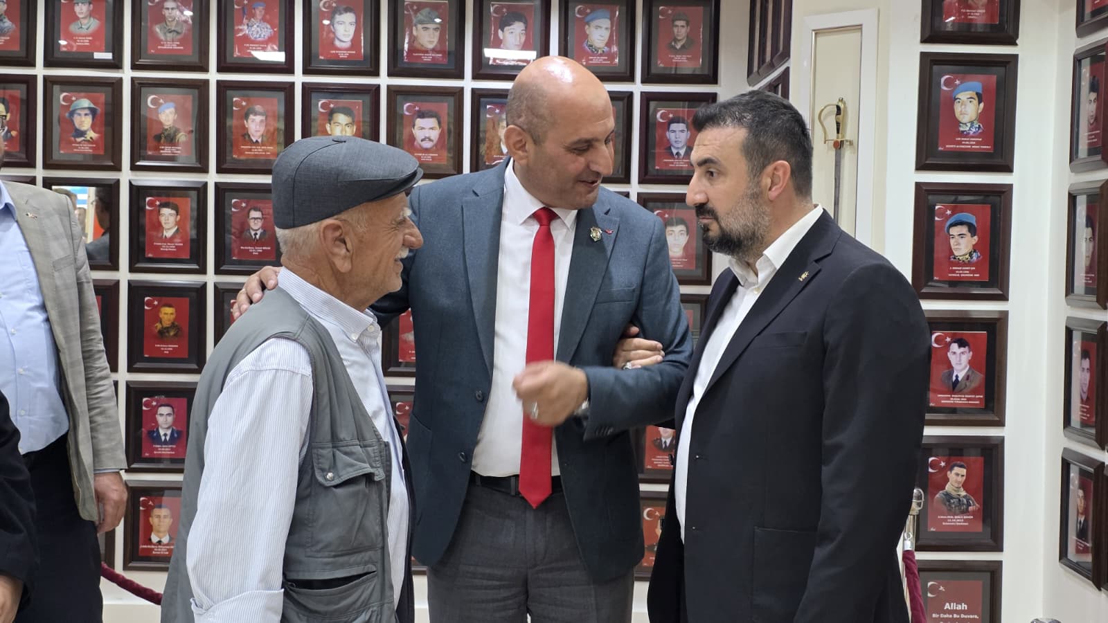 AK Parti İl Başkanı Kavak'ın ilk adresi şehit ve gaziler oldu 9 AK Parti İl Başkanı Kavak'ın ilk adresi şehit ve gaziler oldu