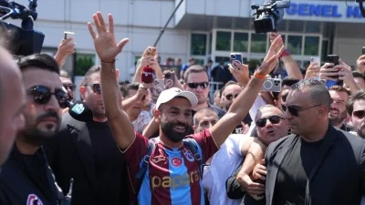 Trabzonspor'un transfer görüşmelerine başladığı Mısırlı futbolcu Mohamed Salah, İstanbul'a geldi.