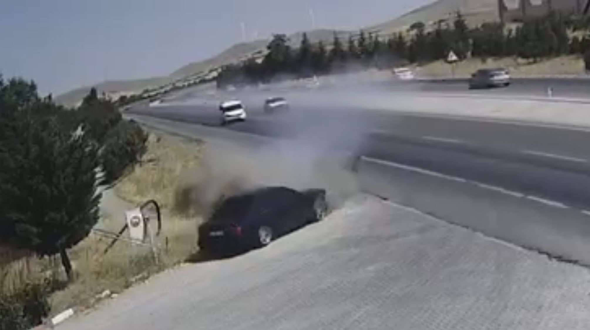 Yola savrulan parça faciaya yol açtı: 2 kişi hayatını kaybetti