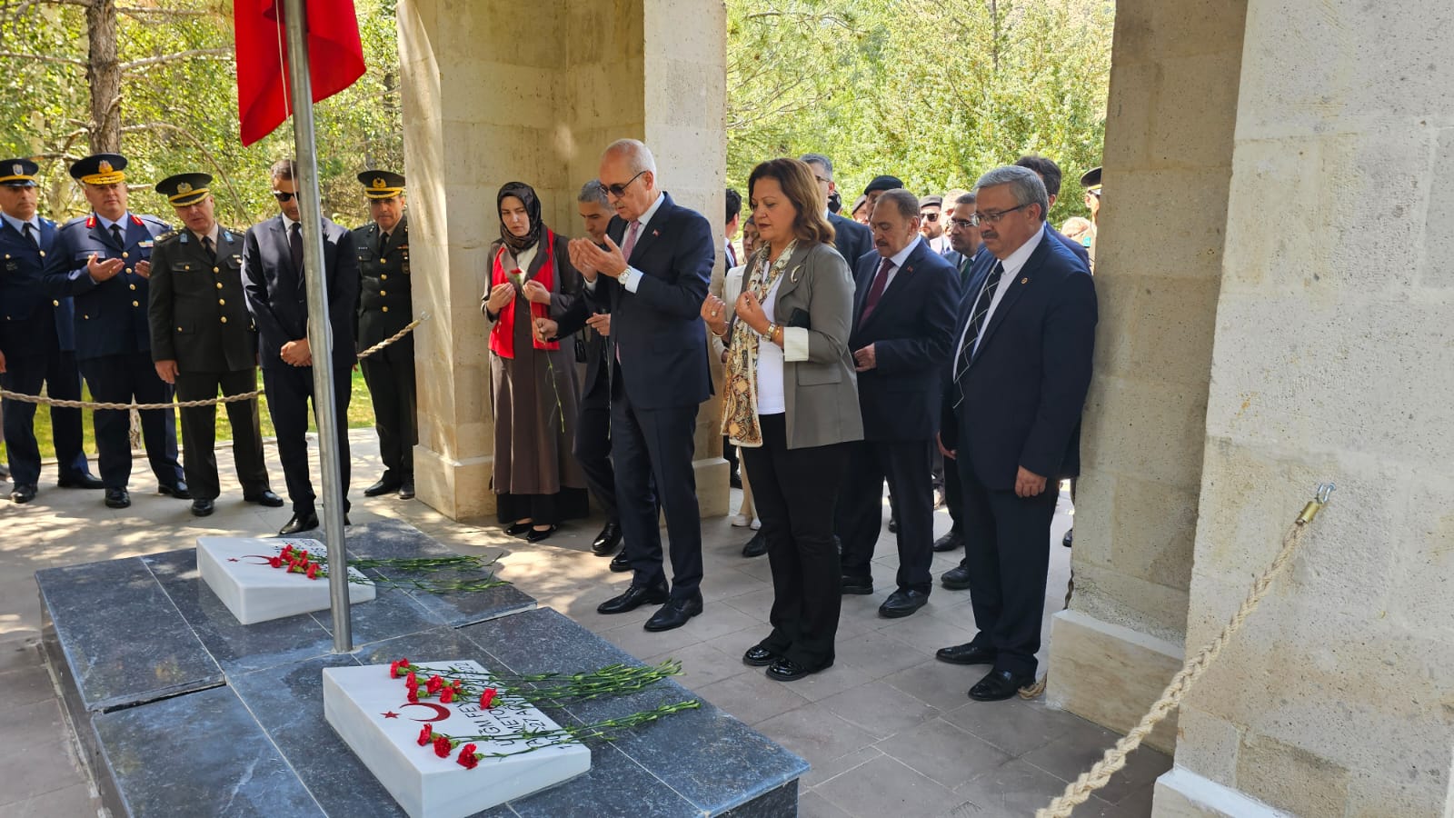 Yüzbaşı Agâh Efendi Şehitliği’nde şehitlere vefa