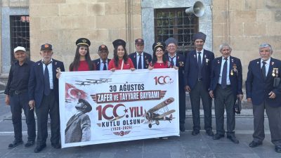 Dumlupınar Bilim ve Sanat Merkezi öğrencileri Melek Taşpınar, Betül Makamcı