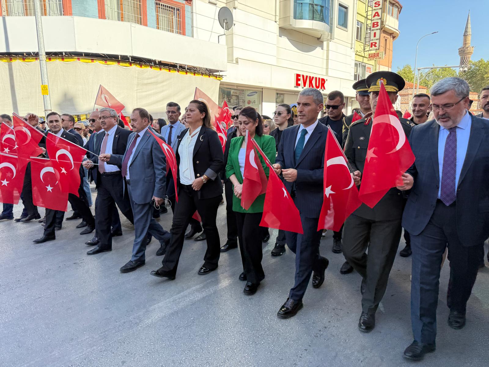 Zafer coşkusu sokaklara taştı