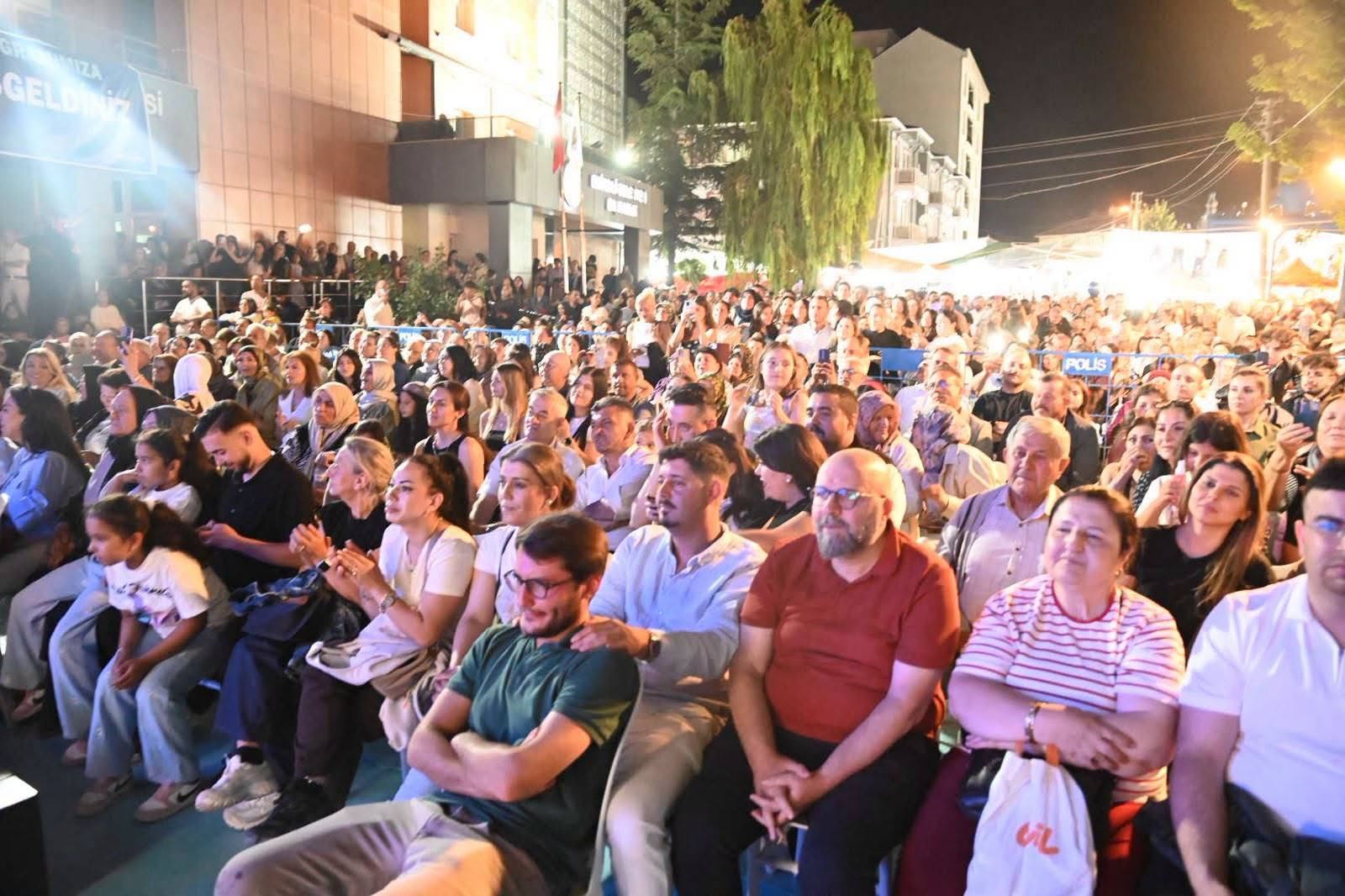 Zara'dan Emirdağ'da türkü şöleni 4 Zara'dan Emirdağ'da türkü şöleni