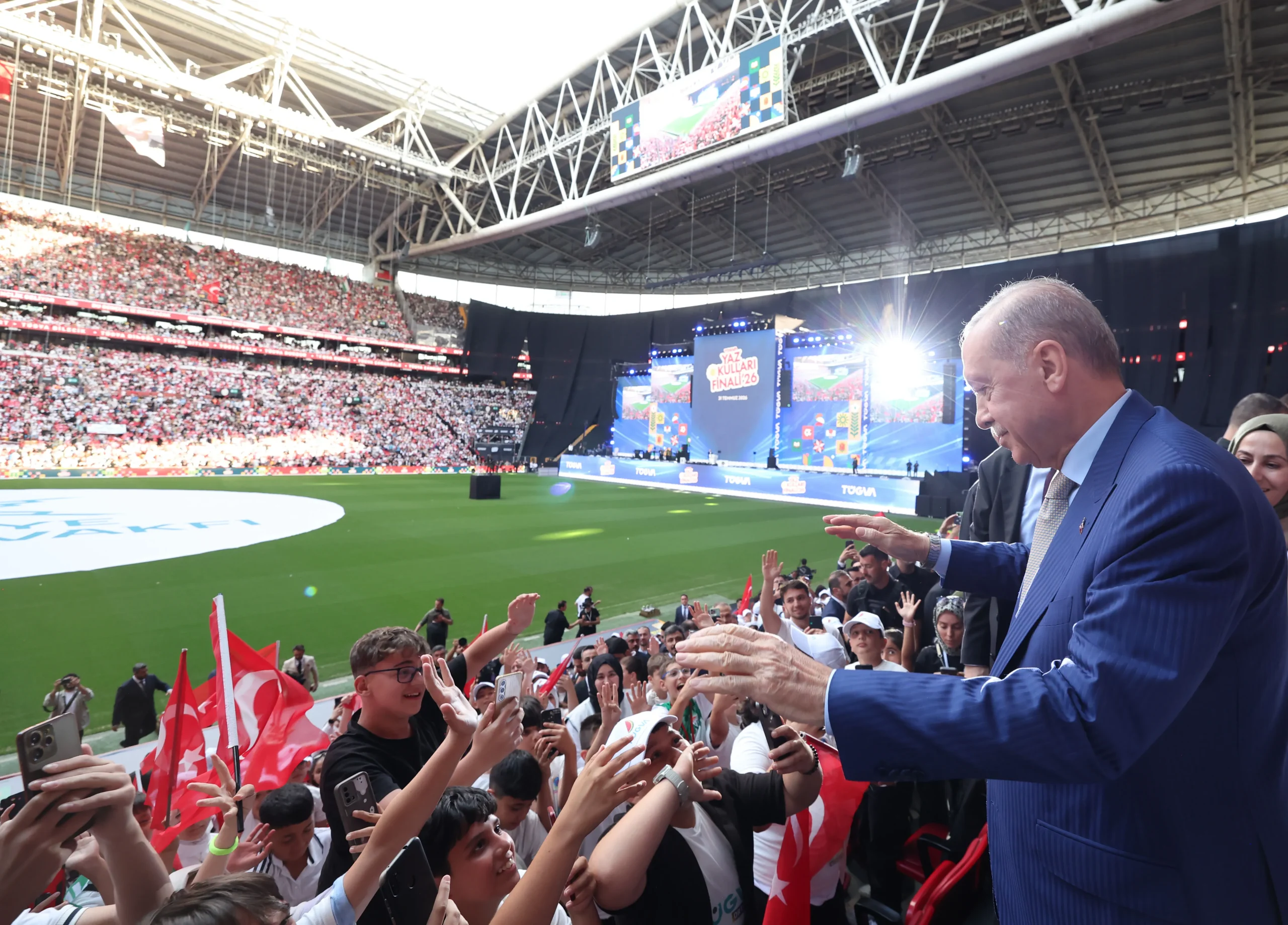 “Gençlerimizin en iyi şekilde yetişmesi için tüm gücümüzle çalışıyoruz”