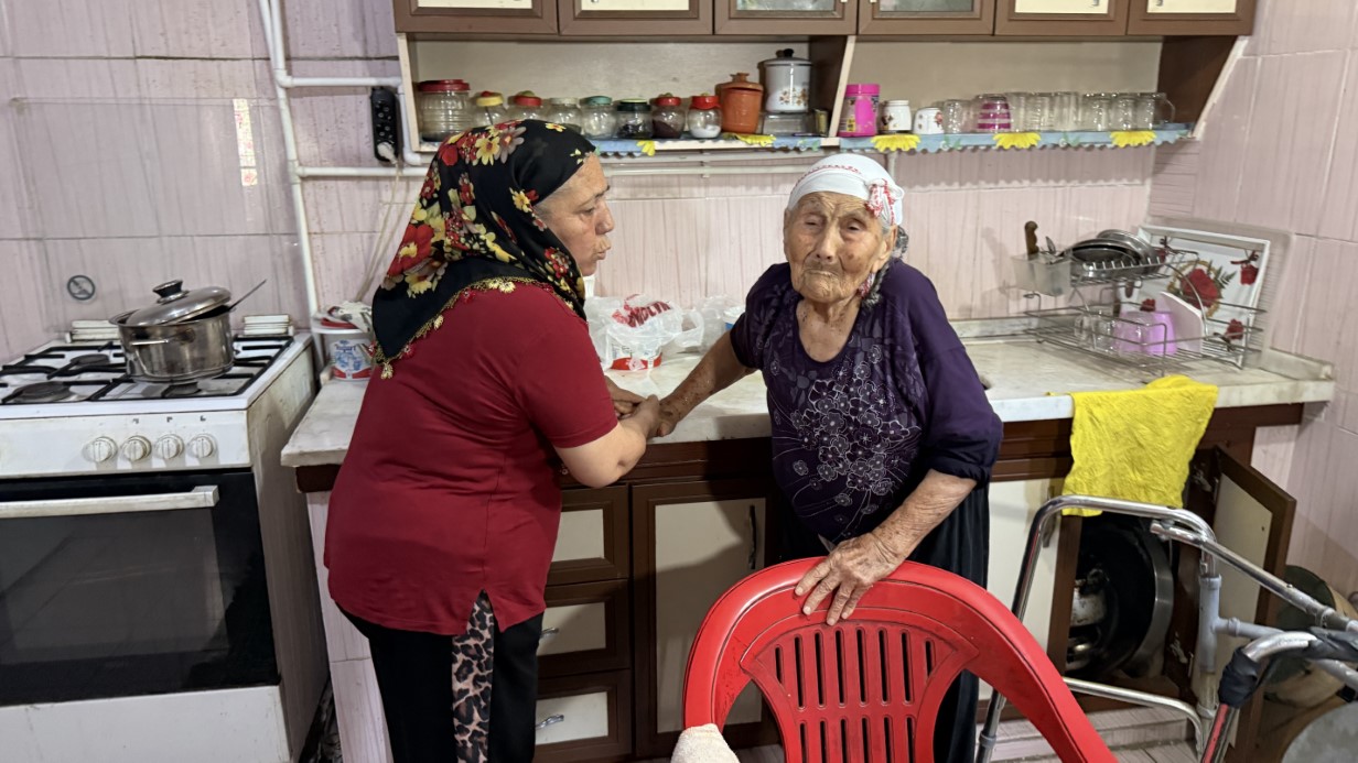Adana’da 95 yaşındaki kadının babasından miras kalan arsasının zorla satılmasına
