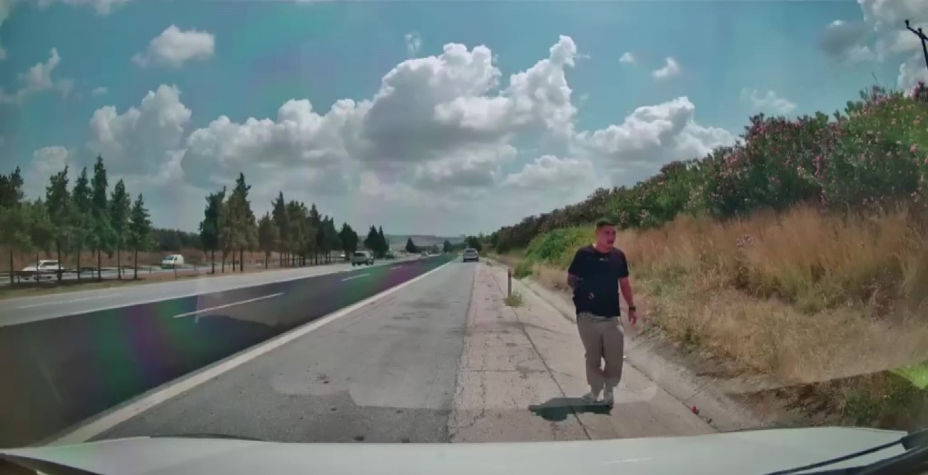 Adana’da cezaevinden izinli çıkan şahıs, otoyolda arızalanan hafif ticari araçtaki