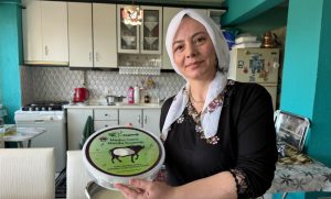 Eskişehir’de merada otlayan hayvanların sütünden elde edilen ve tamamen doğal