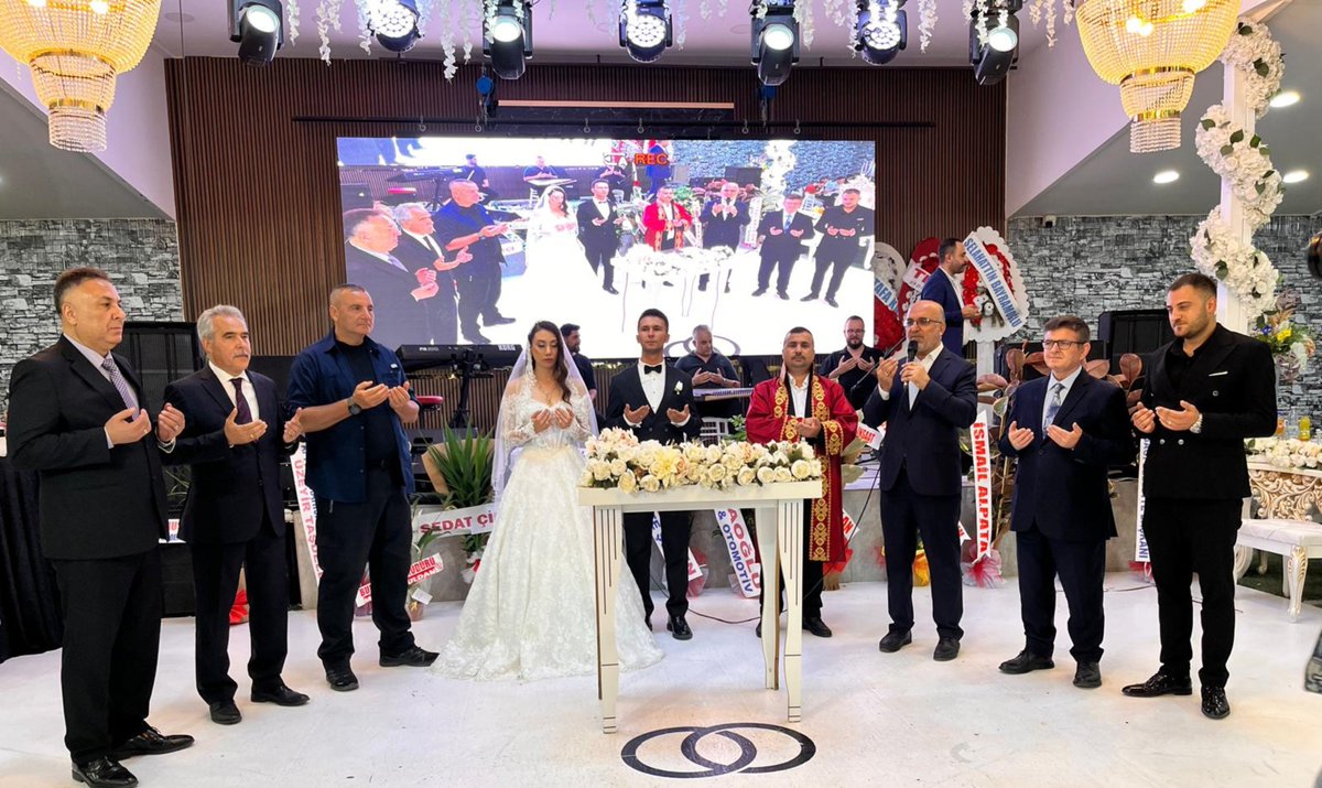 Afyonkarahisar’da Aile ve Nüfus On Yılı’na özel 10. nikâh 3 Afyonkarahisar’da Aile ve Nüfus On Yılı’na özel 10. nikâh