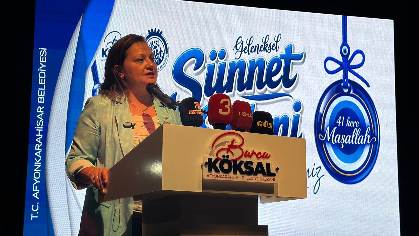 Afyonkarahisar'da sünnet çocukları için unutulmaz kına gecesi 2 Afyonkarahisar'da sünnet çocukları için unutulmaz kına gecesi