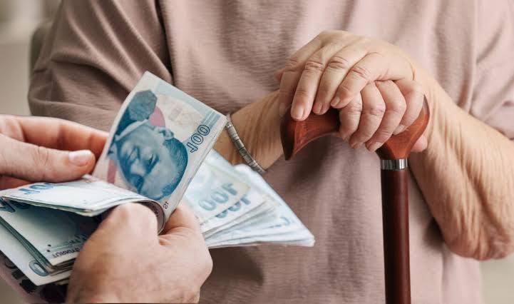 Yargıtay'dan yeni karar: Geciken emekli aylığına SGK faiz ödeyecek! 1 Yargıtay'dan yeni karar: Geciken emekli aylığına SGK faiz ödeyecek!