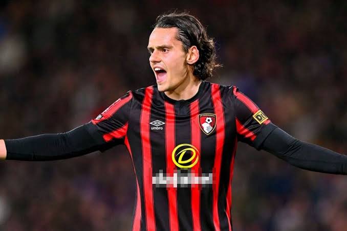 İngiltere Premier Lig ekiplerinden Bournemouth forması giyen milli futbolcu Enes