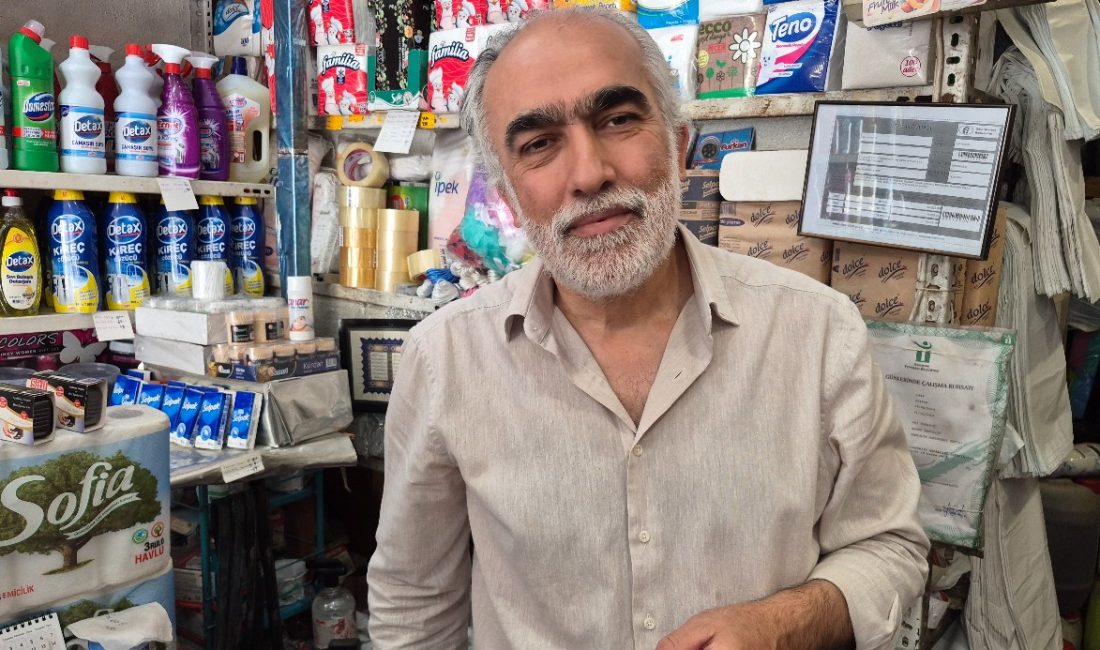 Eskişehir’de esnaflık yapan Ali Karasoy, daha önce alışveriş yaptıkları dükkânı