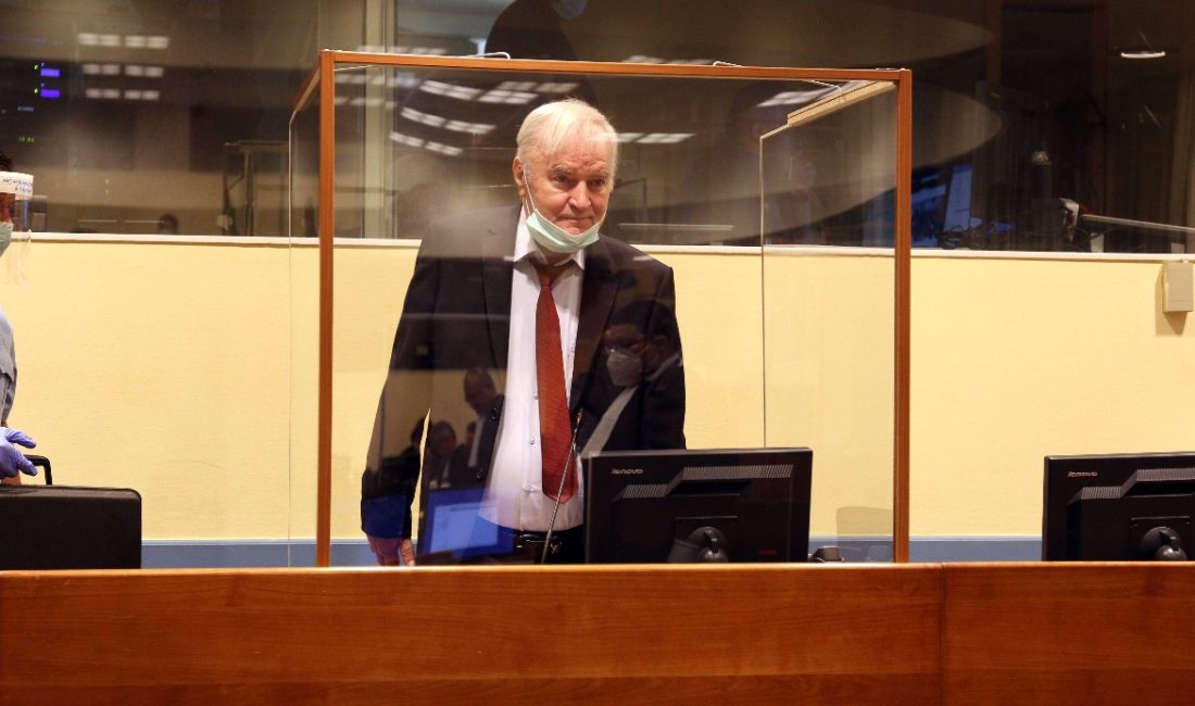 Srebrenitsa soykırımından suçlu bulunan Bosnalı Sırp eski General Ratko Mladiç,