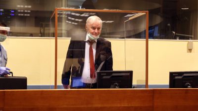 Srebrenitsa soykırımından suçlu bulunan Bosnalı Sırp eski General Ratko Mladiç,