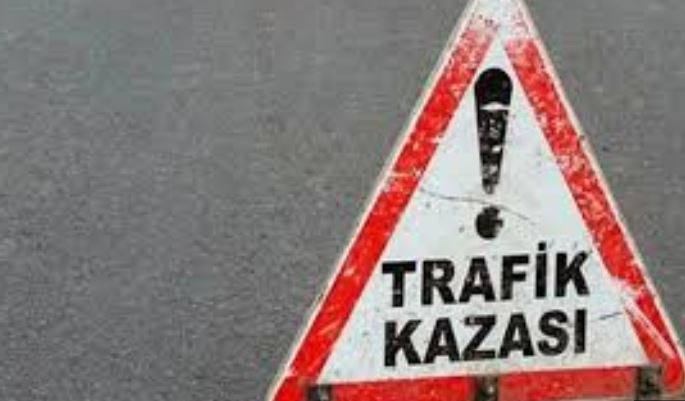 Afyonkarahisar’ın Çay ilçesinde otomobil ile kamyonetin çarpışması sonucu meydana gelen