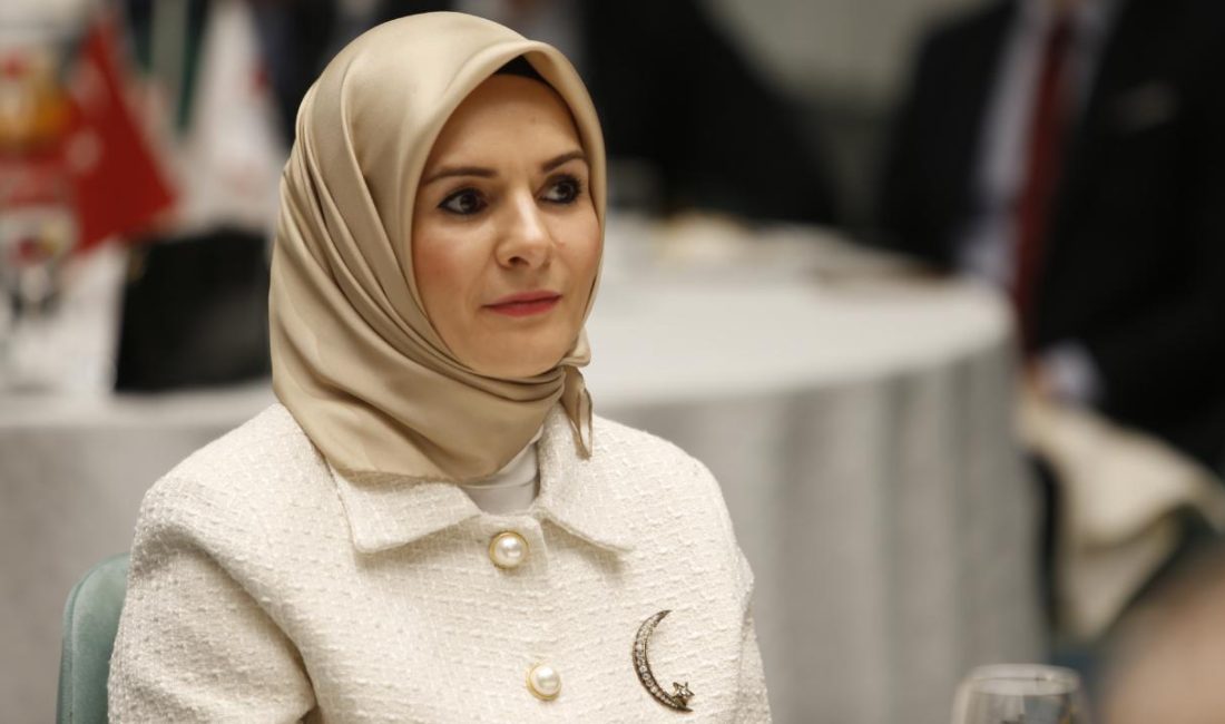 Aile ve Sosyal Hizmetler Bakanı Mahinur Özdemir Göktaş, çocukları dijital