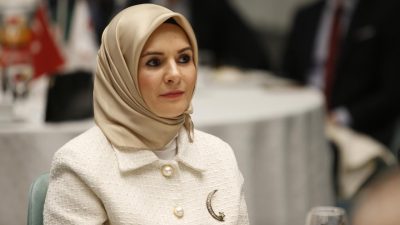 Aile ve Sosyal Hizmetler Bakanı Mahinur Özdemir Göktaş, çocukları dijital